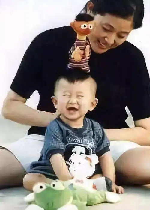 61岁倪萍身材大变样为儿子付出一切原来她还有一个女儿