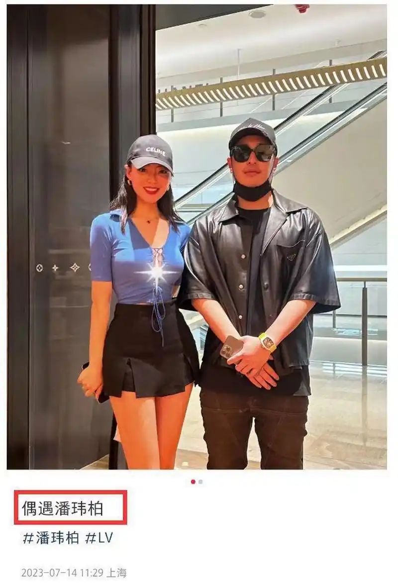 炎炎烈日,潘玮柏不但在里面穿黑t,为了能够潮流趋势预期效果仍在外衣