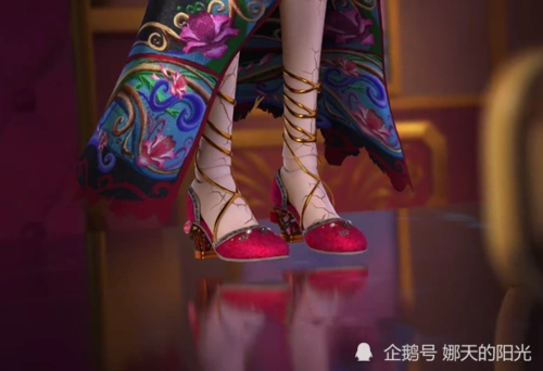 形态,并且全身都有裂痕,但是辛灵仙子依旧很美,尤其是辛灵仙子的鞋子