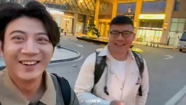 久违的和小超@尤宪超一起蹬着二轮赶通告~ 男人永远是少年,恰好我有