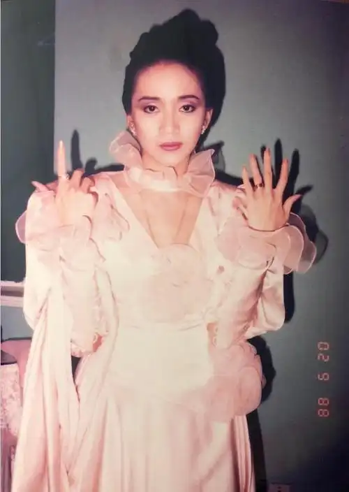 年轻时的梅艳芳