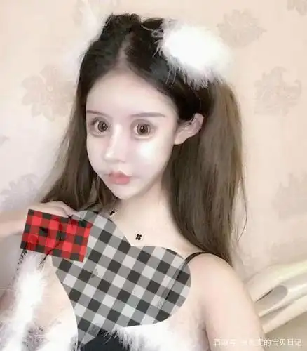 女孩13岁开始整容,3年整容60次,网友:整容之后像塑料娃娃