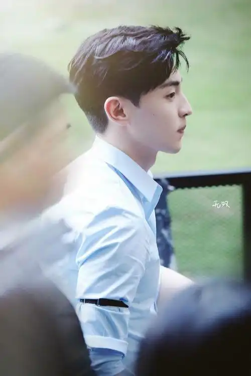 侧颜帅哥图鉴#邓伦侧颜无敌了@邓伦
