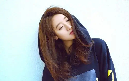 电脑壁纸 明星 大陆明星 袁冰妍长发飘逸自然清新写真