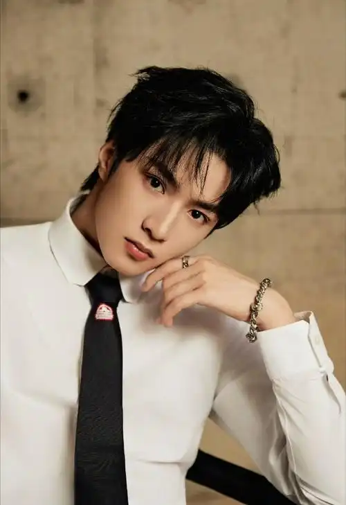 刘耀文 × 微博电影之夜来自刘耀文今日微博电影之夜的图集,再度以