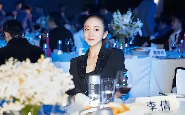 李倩黄轩唯一官宣女友16岁拍戏救患癌父亲39岁点痣后认不出