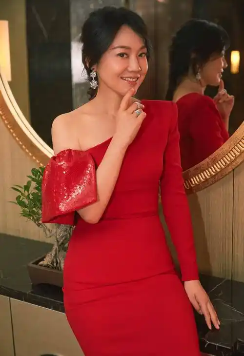 原创分手18年了闫妮和前夫邹伟的人生状况有何不同