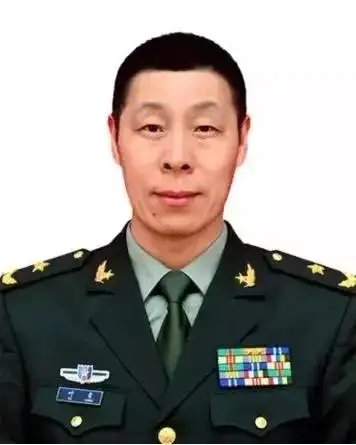 解放军再曝两将军落马人大代表资格被免