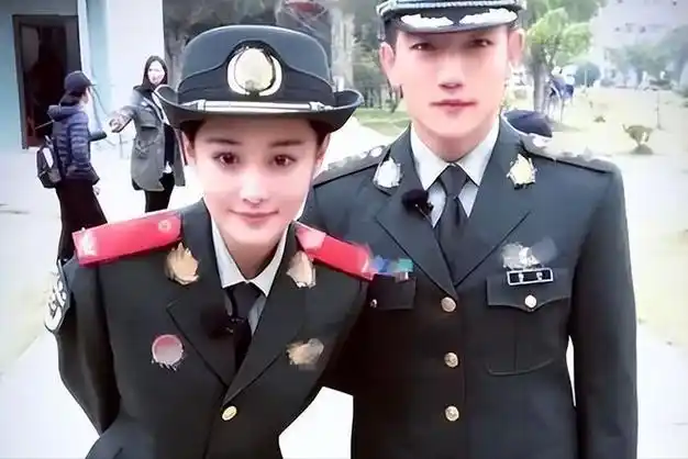 张馨予老公何捷已经转业一年,分配的单位不简单,成影视圈领导!