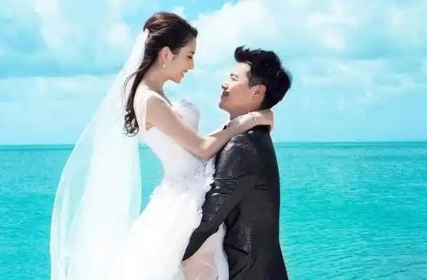 陈思诚的快乐你想象不到!一对比才知道,21岁女友为何赢过佟丽娅