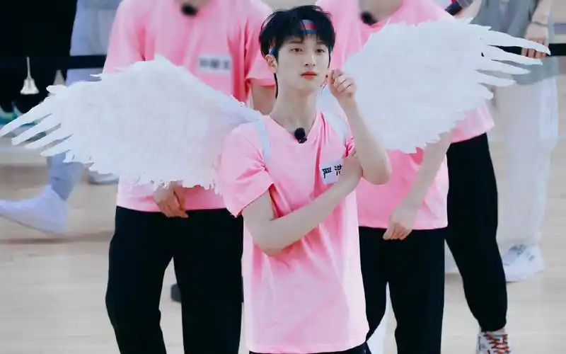 严浩翔2022tf家族夏日运动会