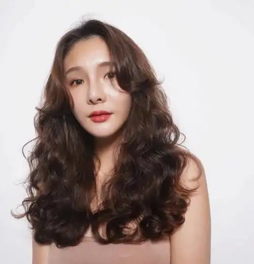 港风烫发今年真的太流行了,有点复古!