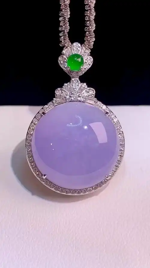 宣妮珠宝#tt翡翠中的紫霞仙子,饱满圆润色泽极好饱满圆润彰显出女性
