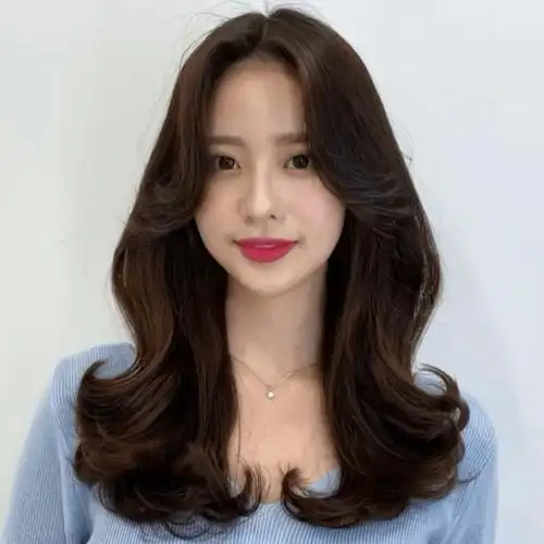 八字卷可算是韩国最流行的发型元素,原因是够显瘦!