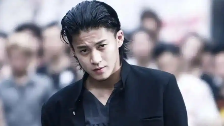 小栗旬ktv裸体唱歌事件是怎么回事事件始末来龙去脉起因经过塌房照片