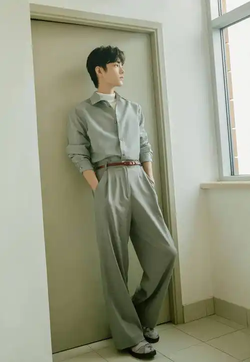 盘点 肖战 那些时尚穿搭 风格百变 每一款都让人移不开眼睛_西装_衬衫