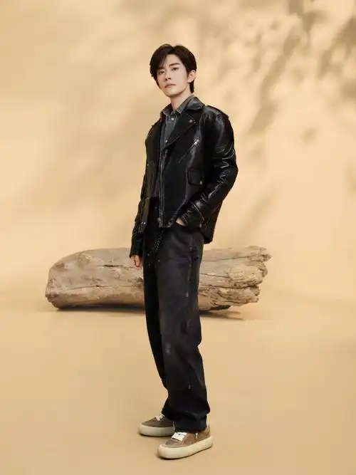 star cube 鞋履形象大片 ,由品牌全球代言人千玺出镜