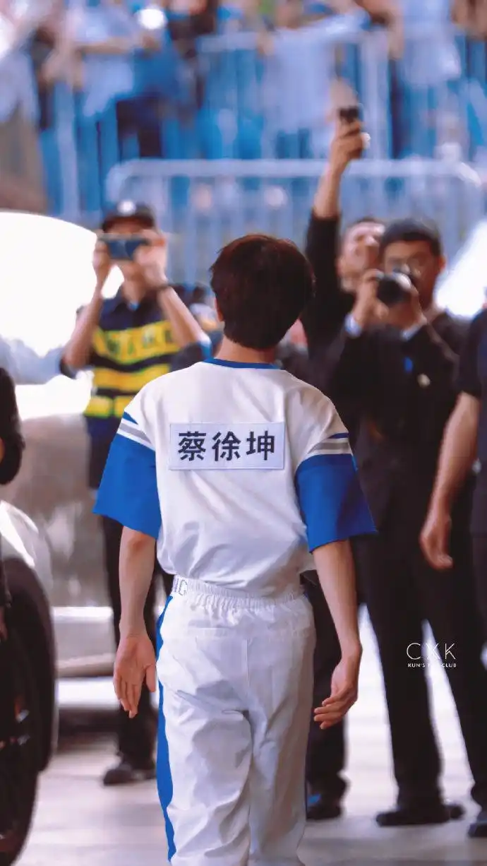 [蔡徐坤][新闻]210510 蔡徐坤《奔跑吧》遭遇指压板跳远痛击 lsp最爱