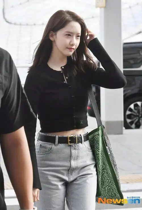 林允儿雅诗兰黛亚太区品牌代言人##林允儿演员出道十六周年快乐