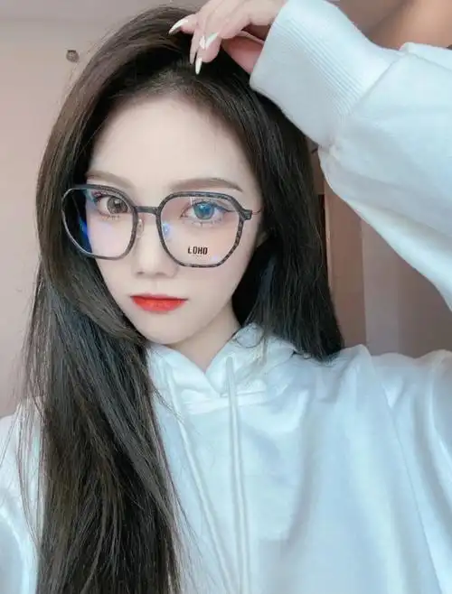 颜色是冷棕灰青色,超级显白,有质感,不易掉色,特别有光泽～#显白发色