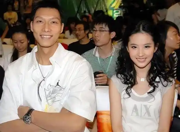 她是cba最美老板娘,身价上亿,给易建联肥约,年过40仍气场强大|吴迪