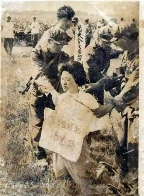 行刑队正执行枪决建国初中共枪毙国民党潜伏特务执行枪决