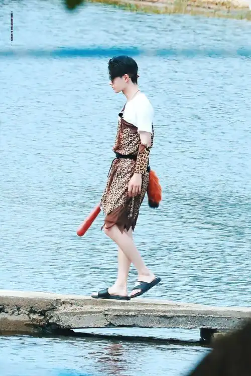 79 @uniq-王一博 676767cr:logo