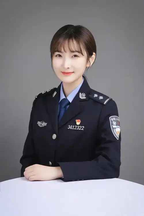 八一特别策划戎装姑娘你的样子真好看