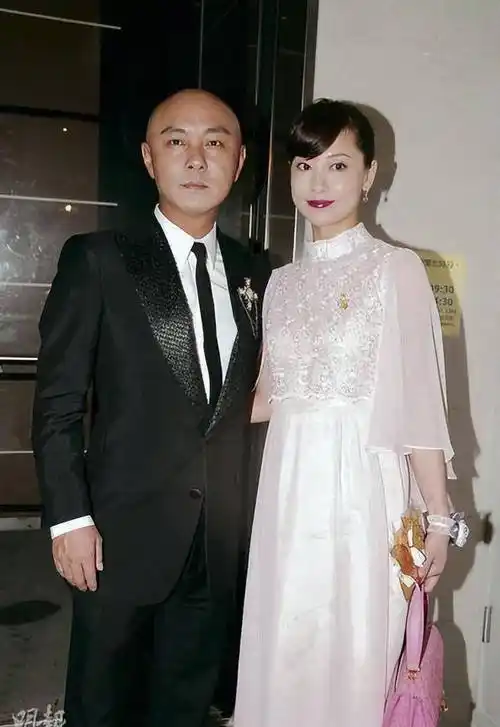 原创张卫健结婚时落魄到买不起婚纱为了妻子终生不生孩子