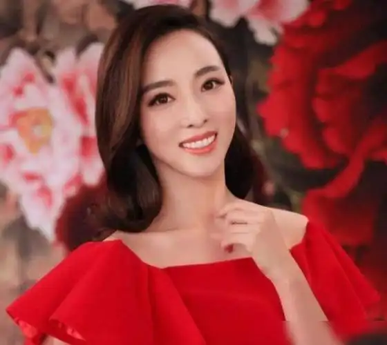 女主持人,虽然可能不是很出名,但你一定都见过,其中一位就是钱琳琳