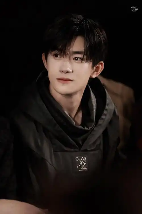 四字 易烊千玺 yyqx 四字弟弟