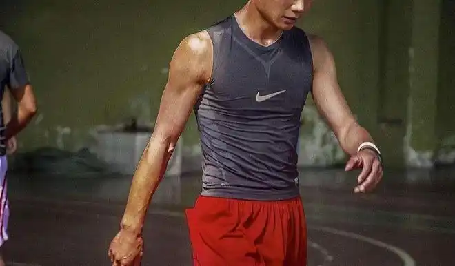 坚持打篮球5年的男生身体会出现这3种变化帅哥是这样炼成的