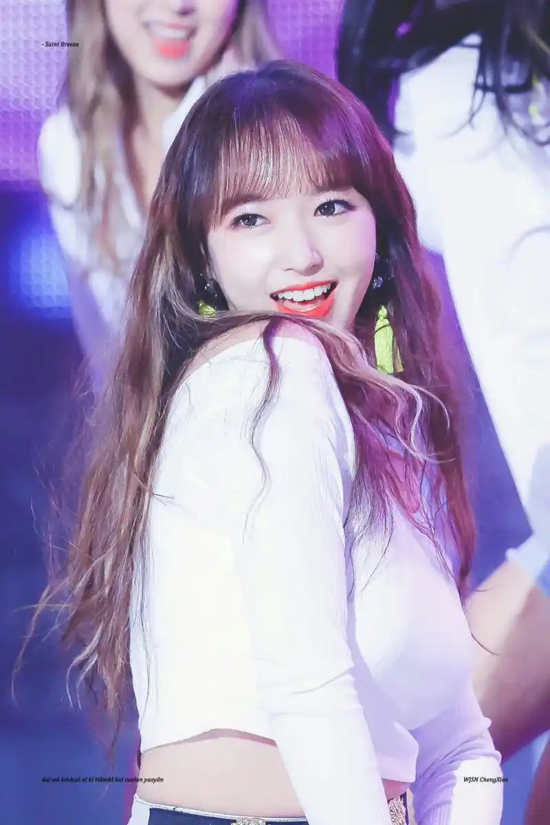 程潇宇宙少女时期,又甜又美[得意] #娱乐最前沿# #美女