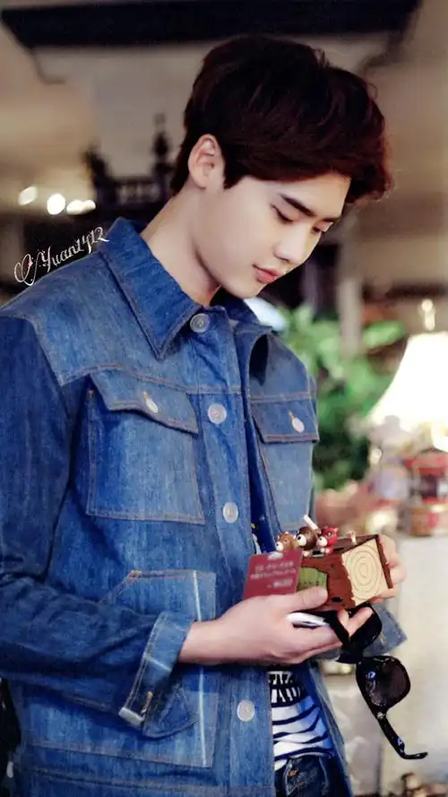 p>李钟硕 i>(         ,lee jong suk) /i>,1989年9月14日出生于京畿