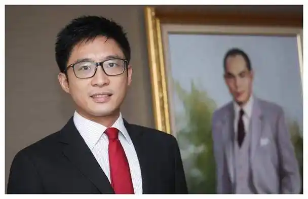 霍启山41岁依旧帅气为何未婚未入政界