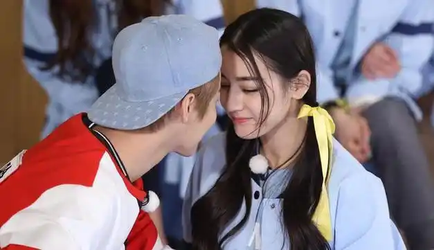 才明白,为何鹿晗和关晓彤能挺过七年之痒,原来"高攀"的不是她|童星|乐