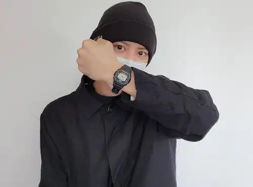 exo朴灿烈部队集体照公开,帅哥寸头都这么帅,一定要平安归来