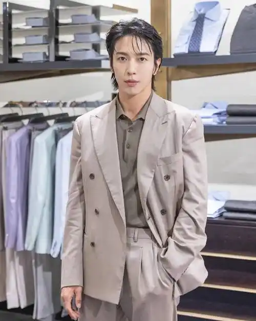 【消息】240329郑容和超话ins 更新一则  【去了位于新罗酒店地下1层