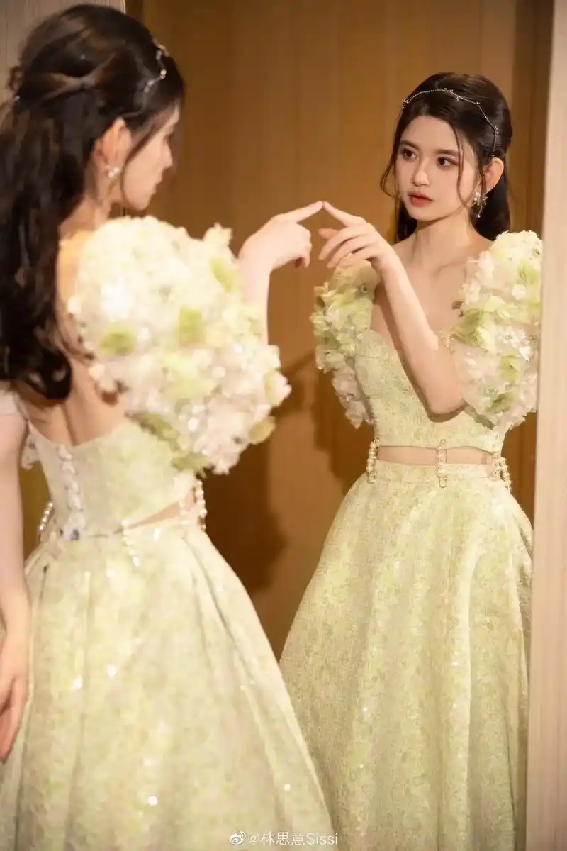 「绮梦」被再次翻牌啦～演员林思意身着beyond 2023  - 抖音