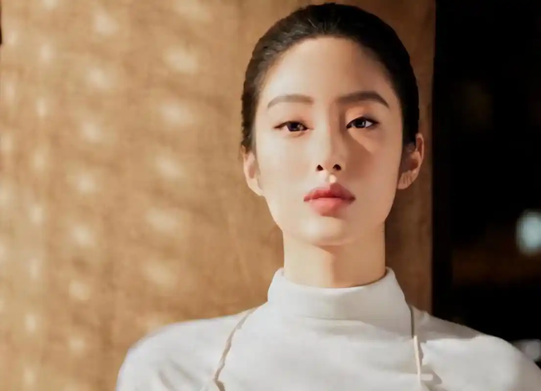 杨采钰:撬走刘亦菲背后的男人,嫁大30岁金主,她究竟图啥?