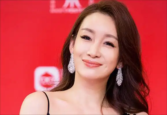 不知道什么是梨形脸,对照这几位明星就清楚了