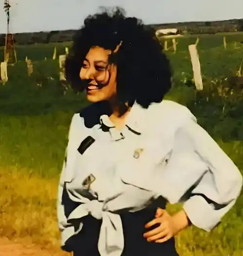 所以有人认为八十年代出生的明星都有令人羡慕的头发量.原因有二:1.