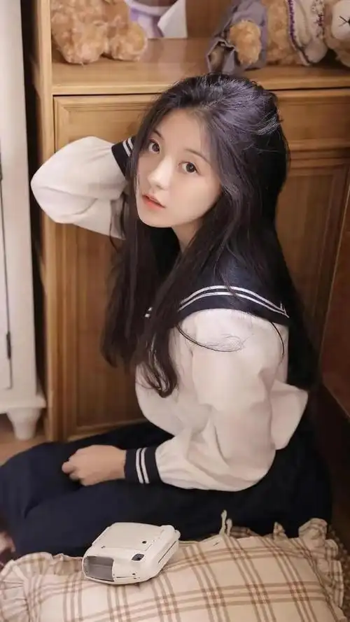 扎着马尾辫的清纯校服女生,可爱又靓丽