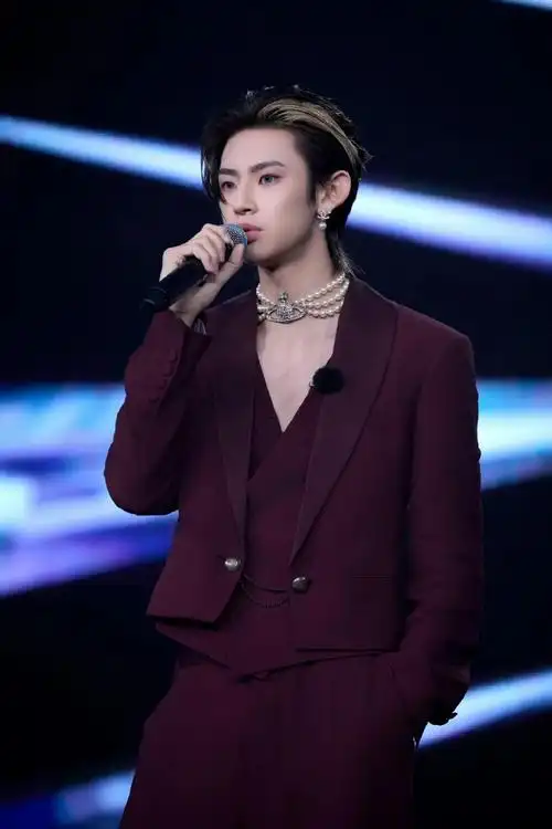 小鬼在tf三代后台唱新歌##小鬼登陆计划打歌路透