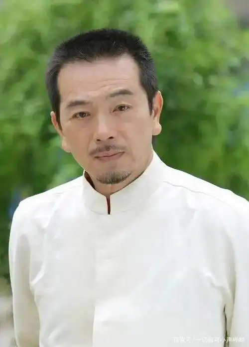 早就是再熟悉不过的演员,但被年轻大陆观众熟知却是在接拍了赵宝刚的