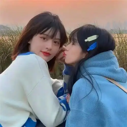 超甜闺蜜头像亲密真人一左一右图片