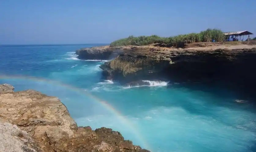 巴厘岛梦幻海滩恶魔的眼泪美丽的梦幻之地