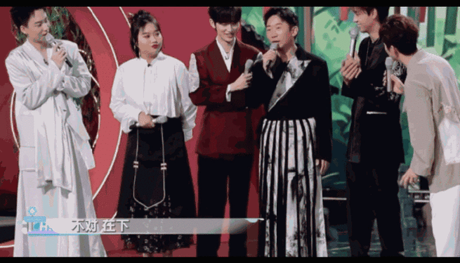 突然想到之前看综艺,最爱看谢娜和杨迪这两个活宝斗嘴,当时还在想