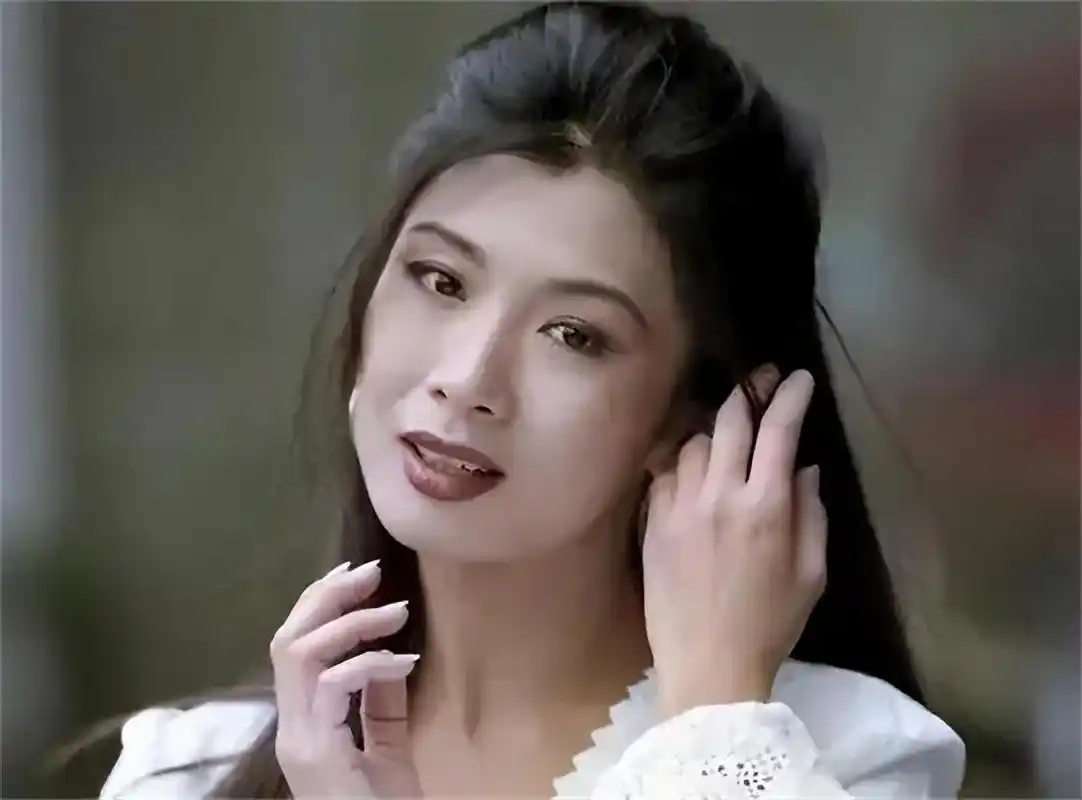 回顾10位惊艳大众的香港女演员年轻时是一眼万年一见误终身