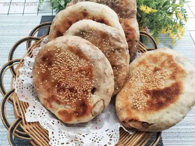 在家轻松做麻酱汁烧饼,吃起来软软的,满口麻酱的香味,味道不错哦